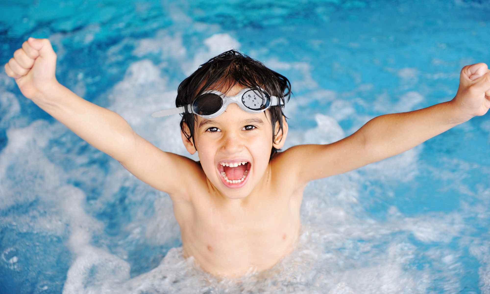 11d0039e61450f76db26c4aa718d4534 - كيف تتعلم السباحة كطفل وتعود الأطفال على الماء؟